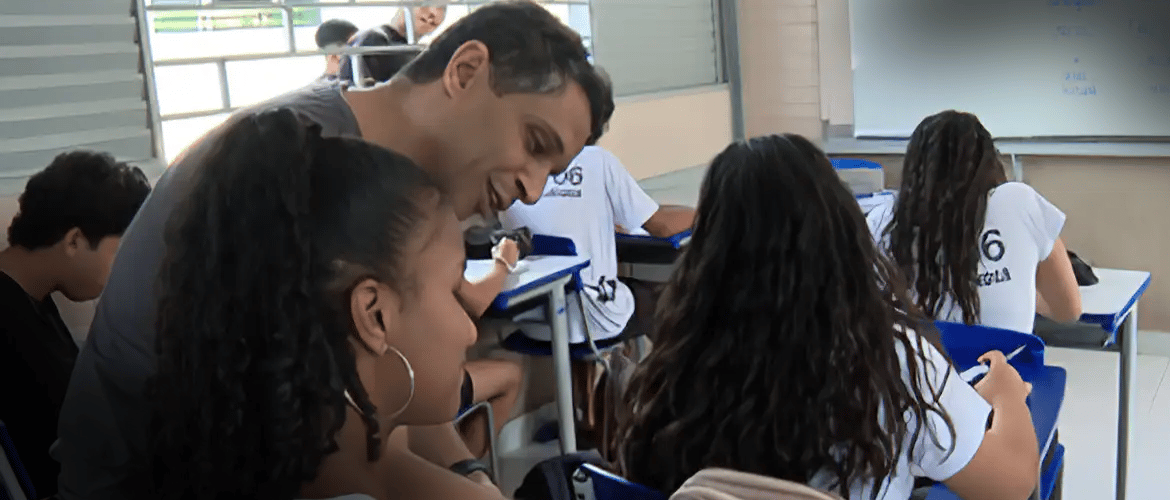Escolas da Bahia substituem sirenes por música para promover inclusão e bem-estar dos alunos