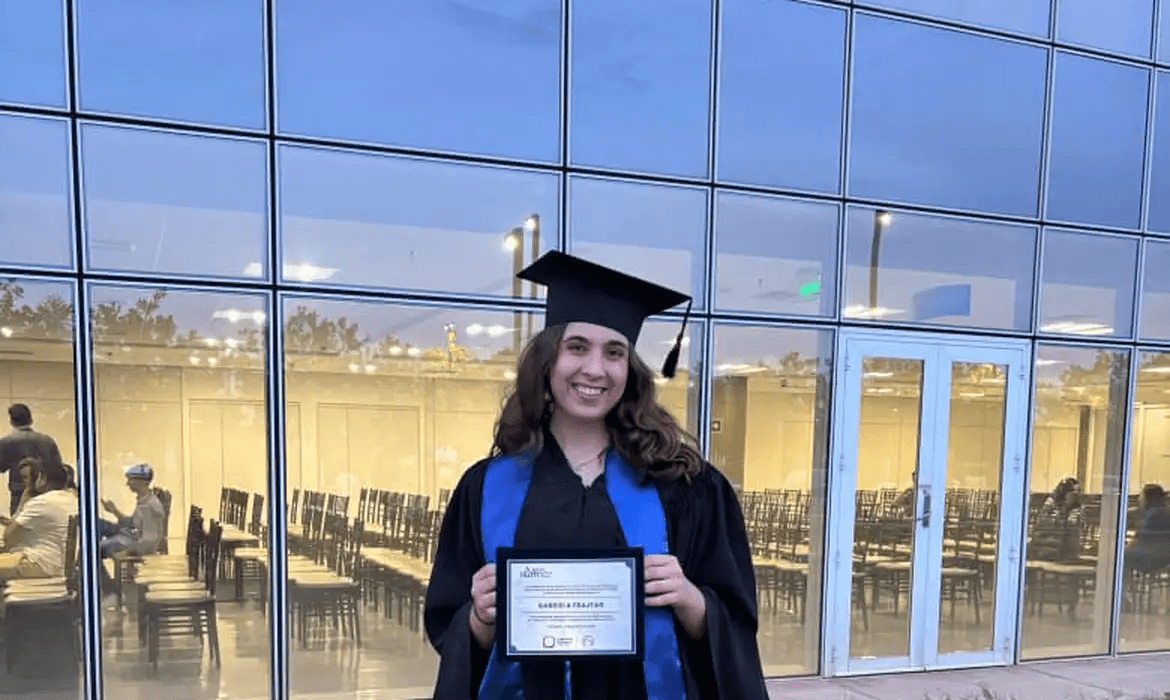 Gabriela Frajtag, de 20 anos, venceu menção honrosa em um dos principais concursos internacionais de biologia quânticaCientista carioca Gabriela Frajtag