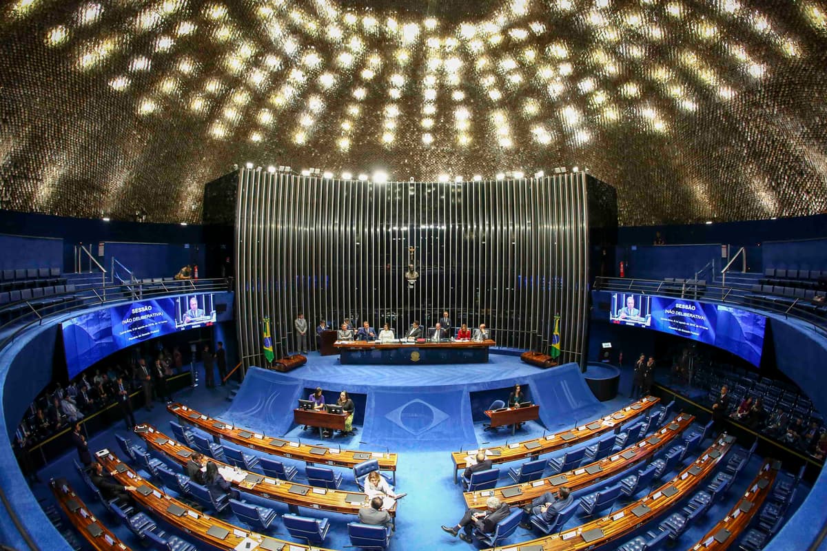 Senado aprova licença-paternidade de até 20 dias no Brasil