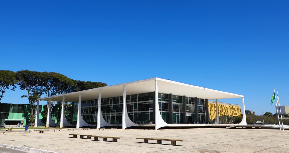 STF limita ‘penduricalhos’, unifica teto salarial e muda regras de pagamento para juízes e promotores