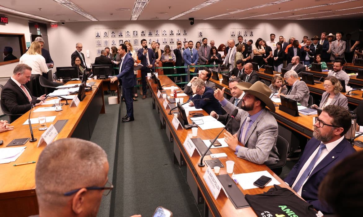 Conselho de Ética aprova suspensão de 3 deputados por 2 meses