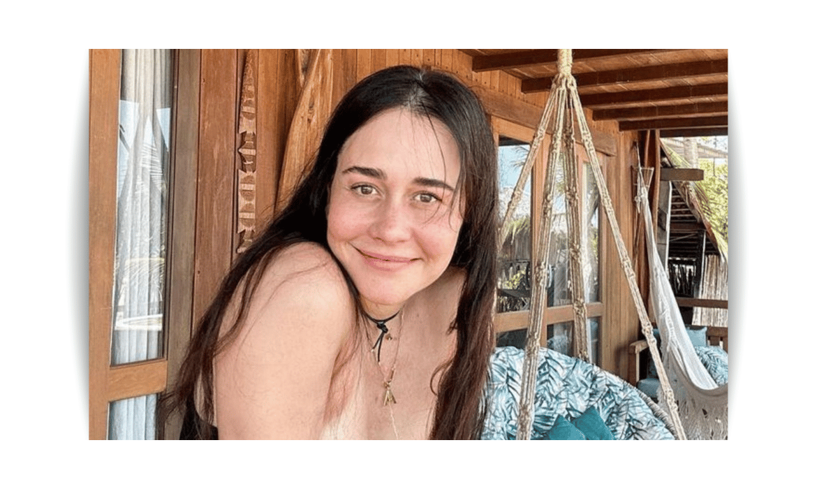 Alessandra Negrini faz visita especial a terreiro na Bahia