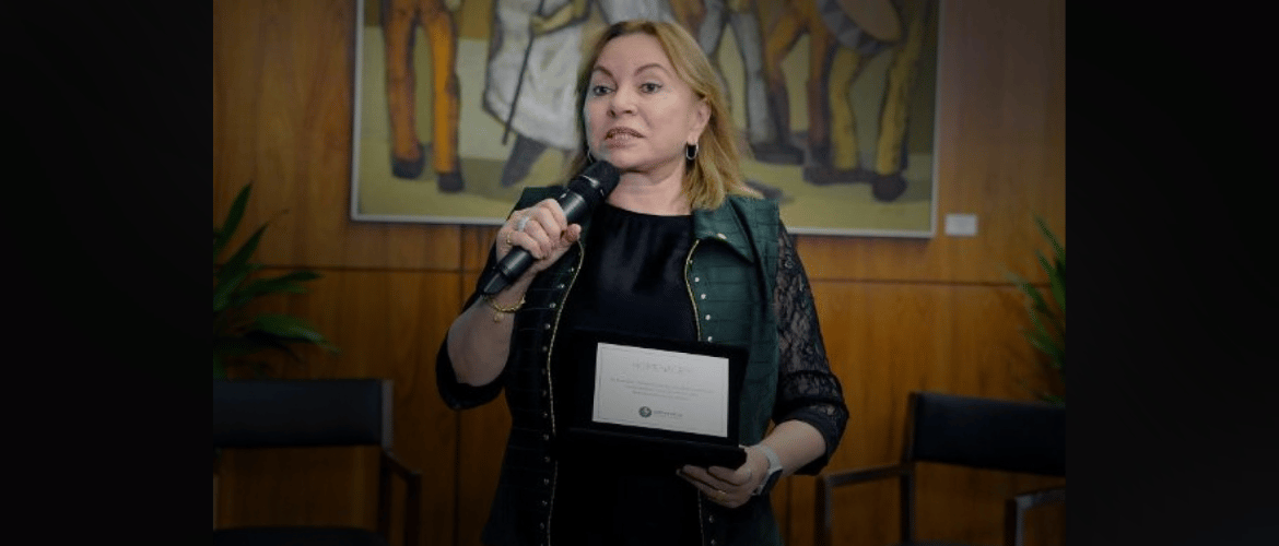 Deputada do MDB é acusada de comprar imóvel de R$ 4 milhões com dinheiro desviado do INSS