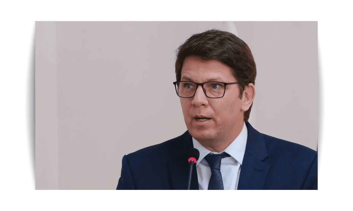 Dino aponta liderança de Mário Frias em desvio de emendas para filme sobre Bolsonaro