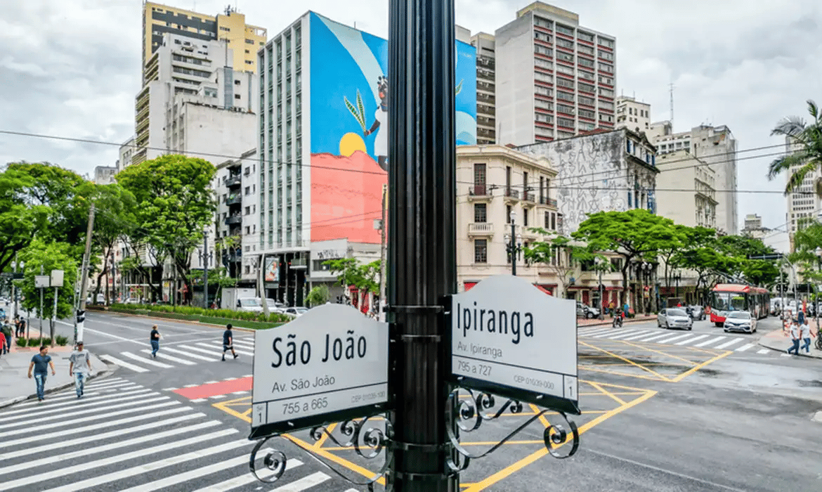 Do cinza ao neon: proposta de “Times Square” divide opiniões em São Paulo