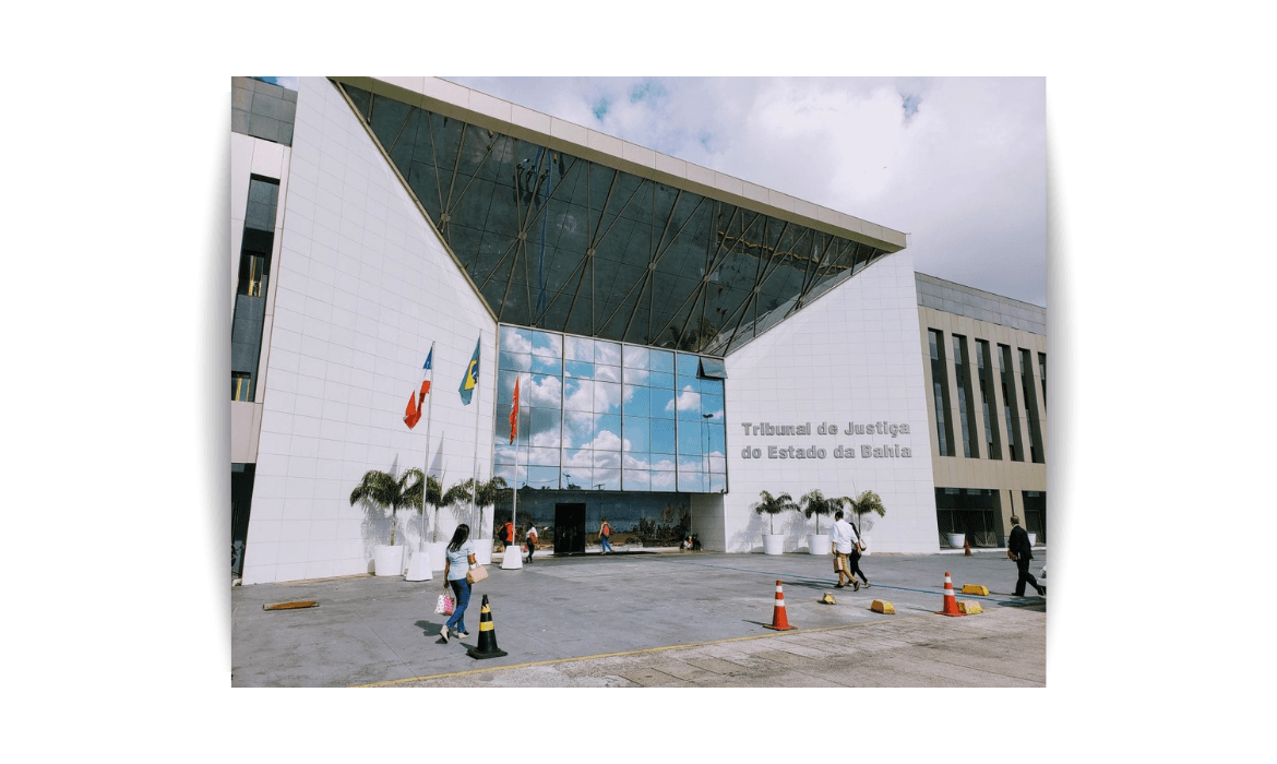 TJ-BA investiga juiz que retirou foto ligada ao Candomblé