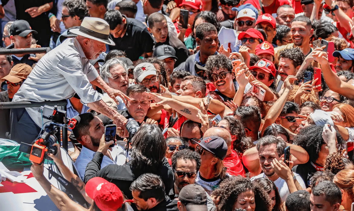 Lula em Ceilândia: 3 recados fortes de campanha e o fim da escala 6x1
