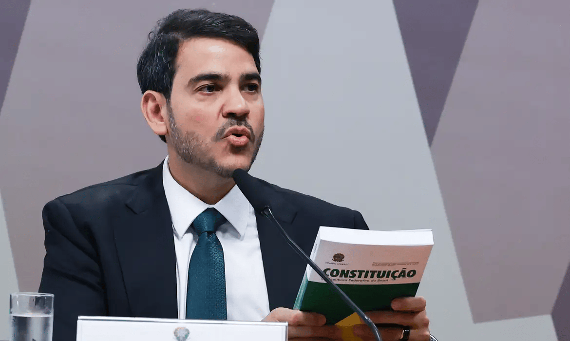 Jorge Messias: "Juiz que põe fé acima da Constituição não é juiz"