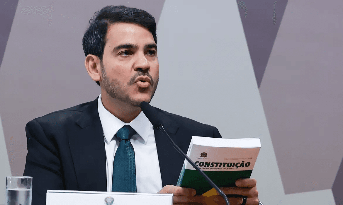 Jorge Messias: "Juiz que põe fé acima da Constituição não é juiz"