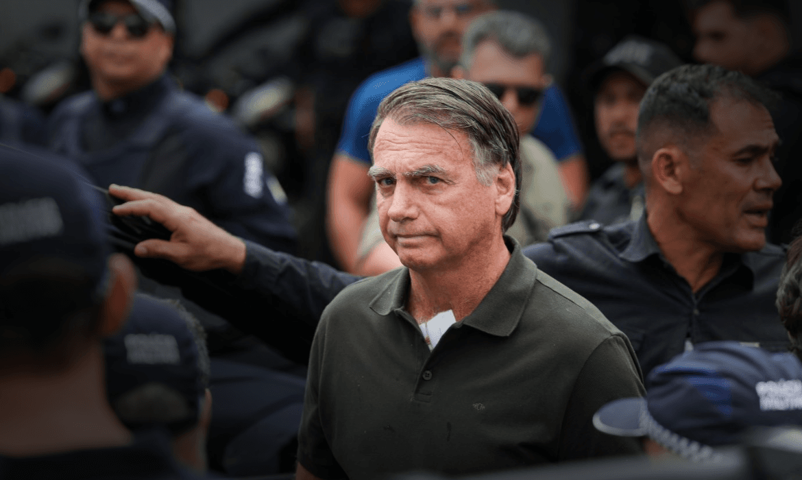 PGR dá parecer favorável à prisão domiciliar de Jair Bolsonaro por motivos de saúde
