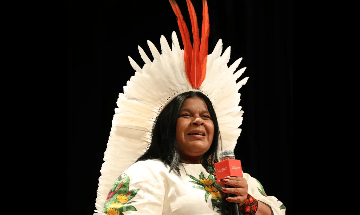 Sônia Guajajara recebe alta médica