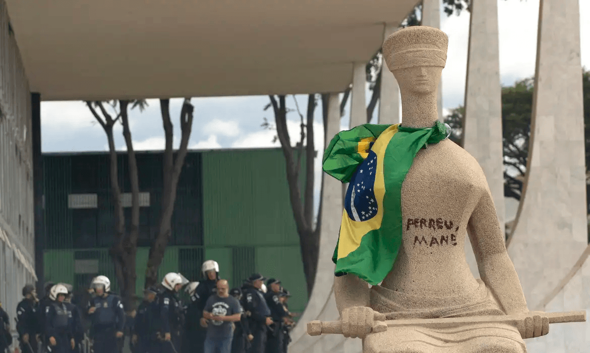 Moraes nega revisão de pena a Débora do Batom