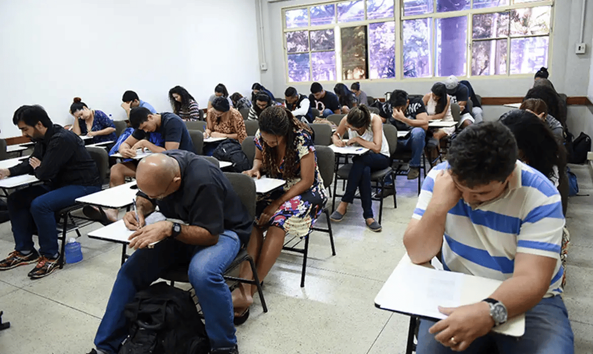 Encceja 2026 abre inscrição para jovens e adultos