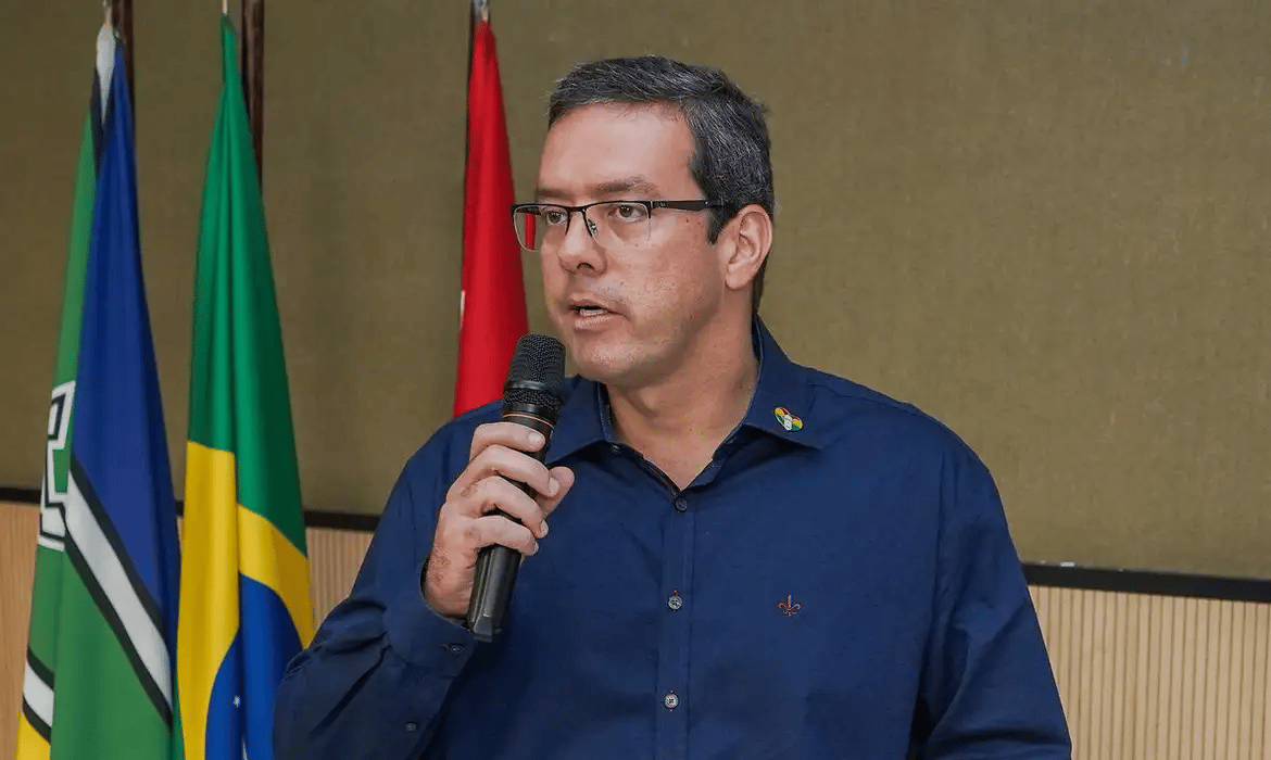 Prefeito de Macapá, Dr. Furlan (PSD) renuncia após ser afastado pelo STF em investigação de corrupção.
