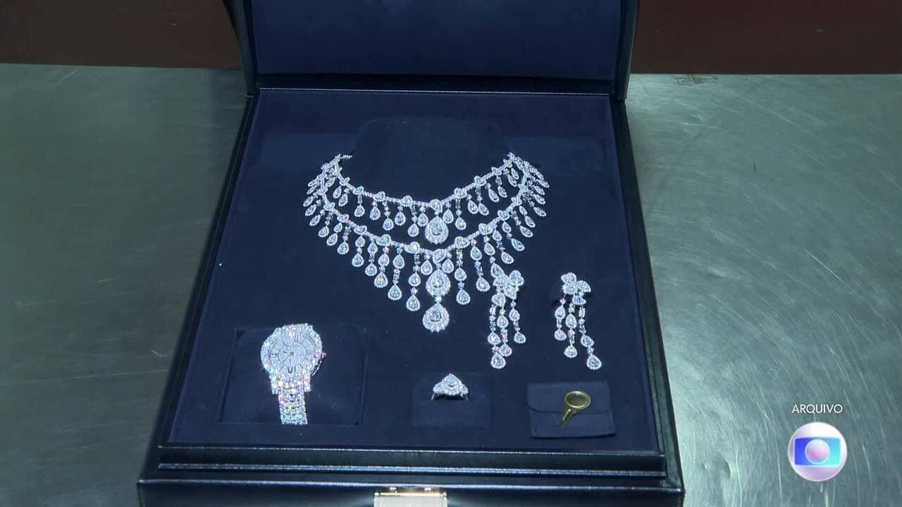 Joias sauditas recebidas pelo ex-presidente Jair Bolsonaro durante viagens internacionais