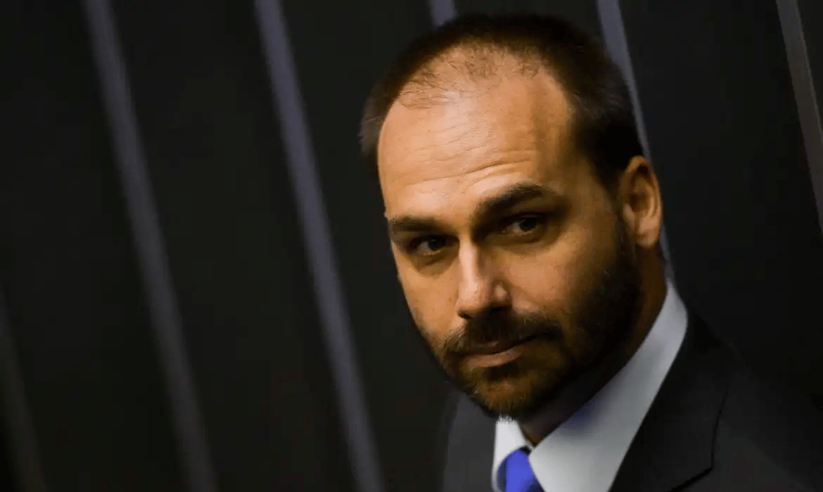 Eduardo Bolsonaro é demitido da PF por abandono de cargo após faltas injustificadas
