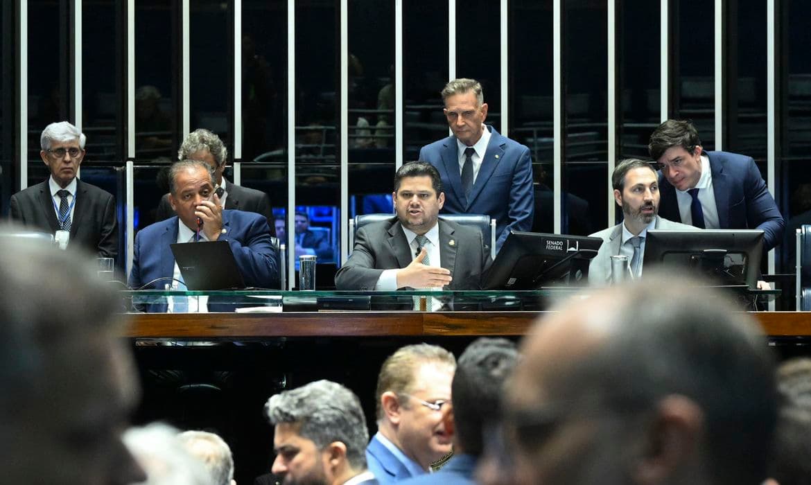 Alcolumbre oficializa redução de penas para envolvidos no 8 de janeiro