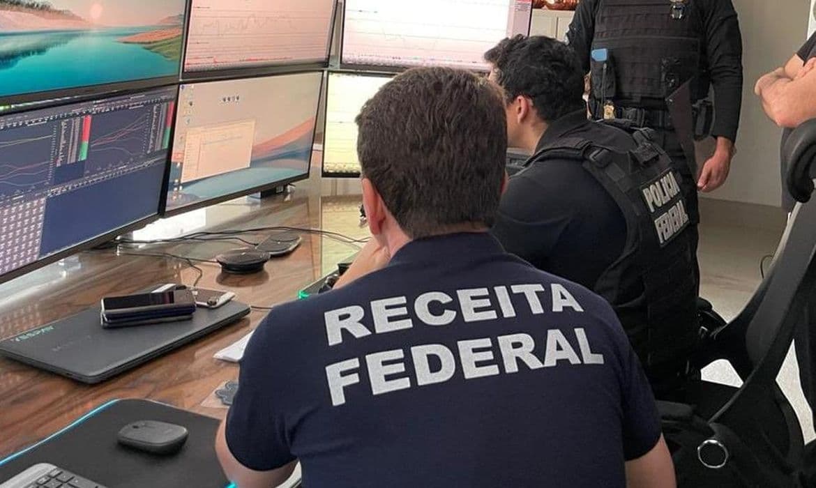 Operação Carbono Oculto investiga compra de distribuidora e movimentação de R$ 11,6 bilhões.