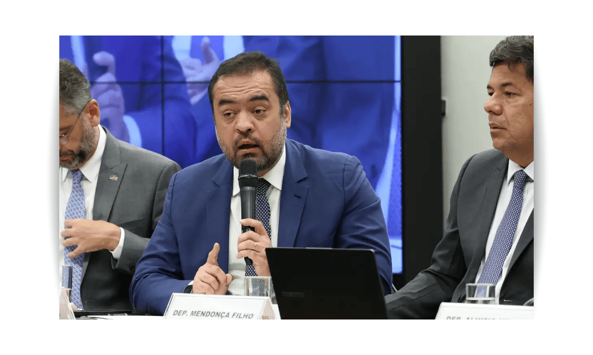 TSE mantém inelegibilidade de Claudio Castro até 2030