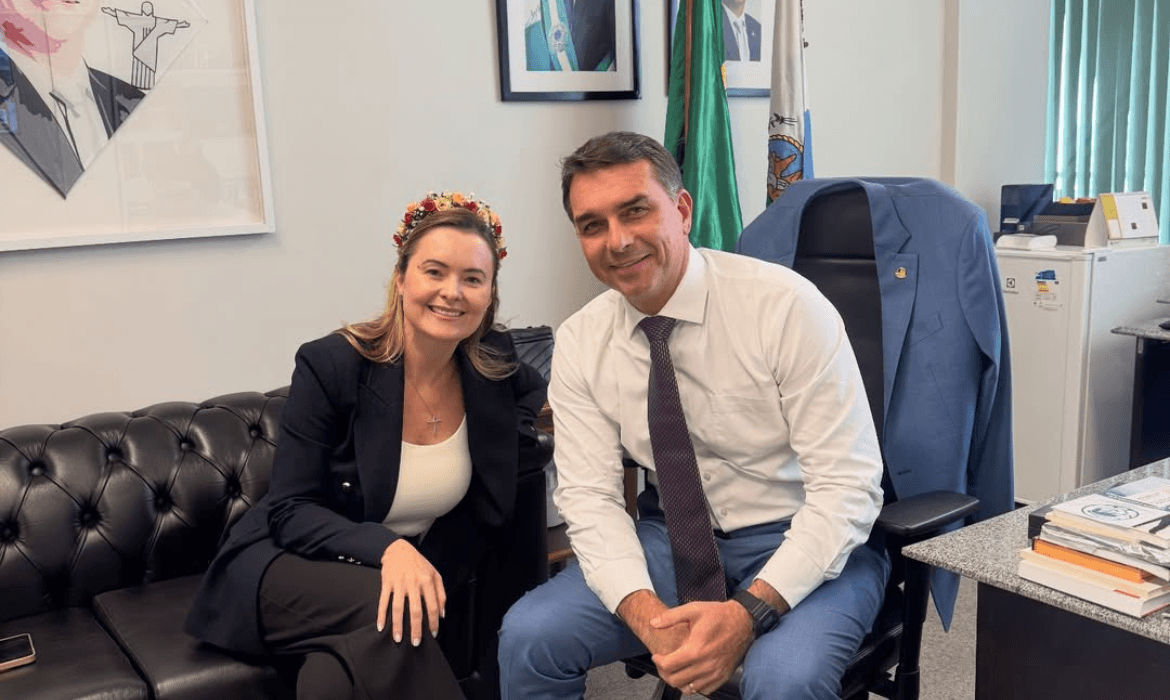 Flávio Bolsonaro: Eduardo defende Júlia Zanatta como vice