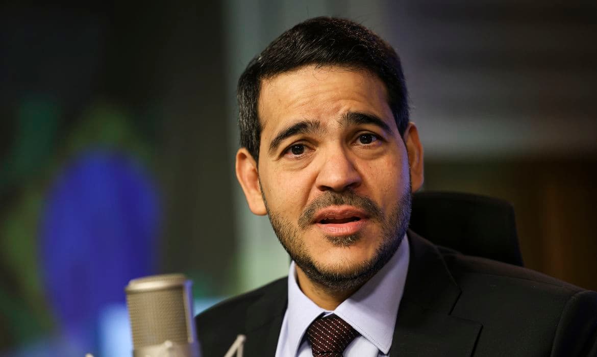 Lula anuncia nova indicação de Jorge Messias ao STF
