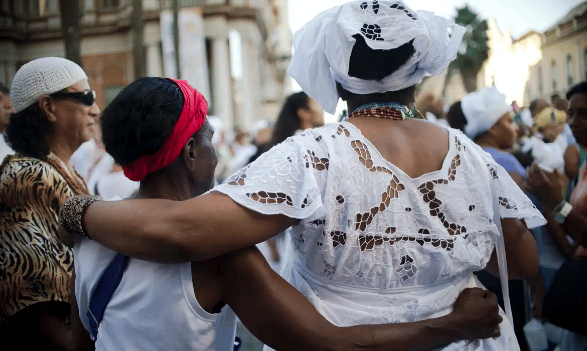 Intolerância religiosa registra 1.252 denúncias em 2026.